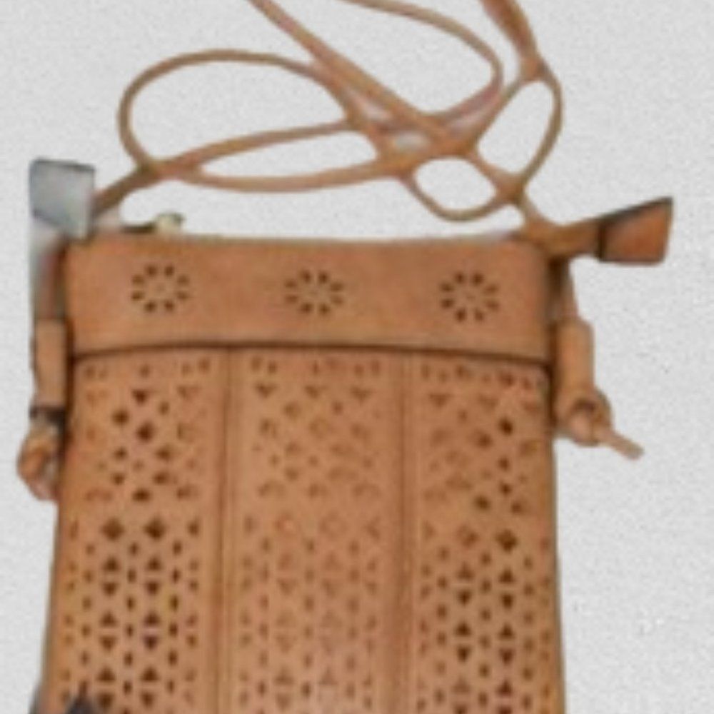 Flower Laser Cut Crossbody  4313    NWT Boutique